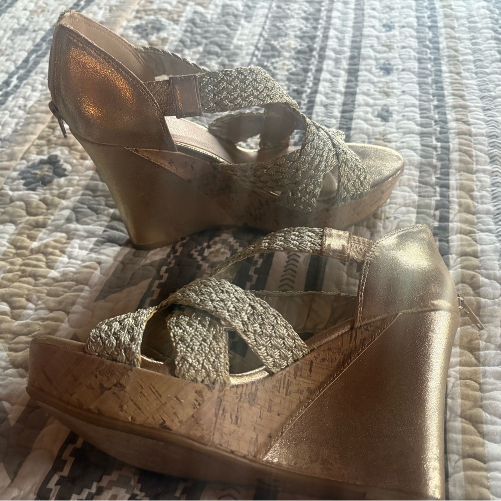 Gold 4” Wedge zip up Sandals Guess 8.5